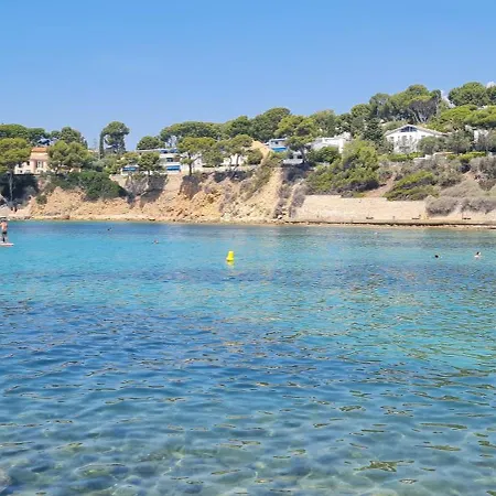 T3, 65 M2, Sur Mer,300m Du Port, Terrasse Et Petite Cour, 2 Et Salon